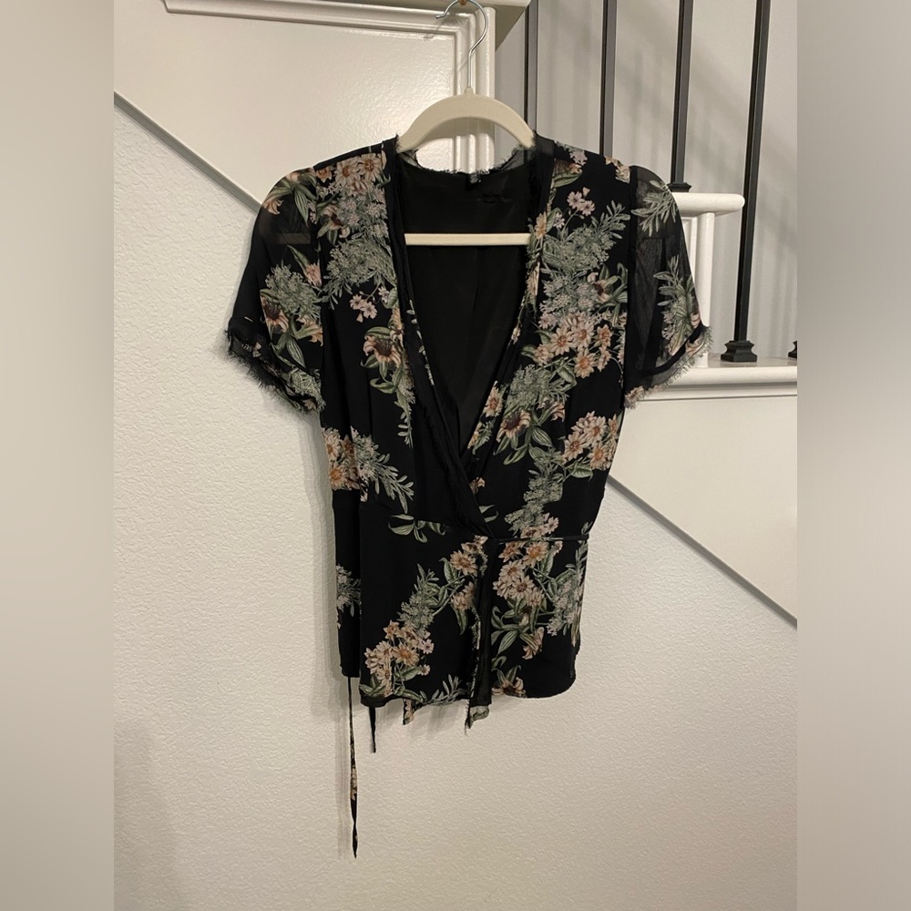 Lucky Brand Black Floral Wrap Top Womens Small Petit